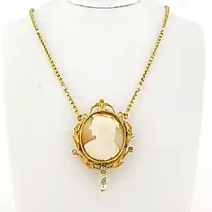 Acheter18k geelgouden collier met parels en middenstuk met camee en diamant - 48 cm? Enchérissez de 1300!