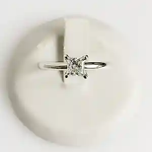 AcheterDiamanten ring? Enchérissez de 1050!