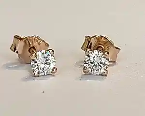 Buy Solitaire oorstekers van 18-karaats roségoud met diamanten (0,39 kt)? Bid from 600!