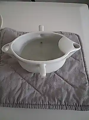 AcheterPillyvuyt - Porselein - Vintage Vetafscheider / Sauskom? Enchérissez de 25!