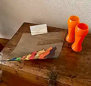 Buy Corry Ammerlaan - Schaal, zwaar glas en 2 Artdeco oranje vazen? Bid from 20!