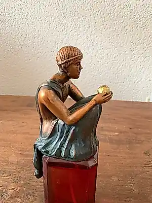 Buy Patrizia Guerresi - Bronzen Sculptuur, titel Paris, op parfumfles E&C gesigneerd en met certificaat? Bid from 125!