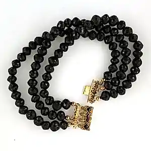 Buy 14k rosé gouden slot met parels en graan aan drie rijen granaat kralen armband? Bid from 260!