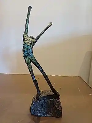 Buy Jits Bakker - Bronzen sculptuur: figuur met uitgestrekte armen? Bid from 899!