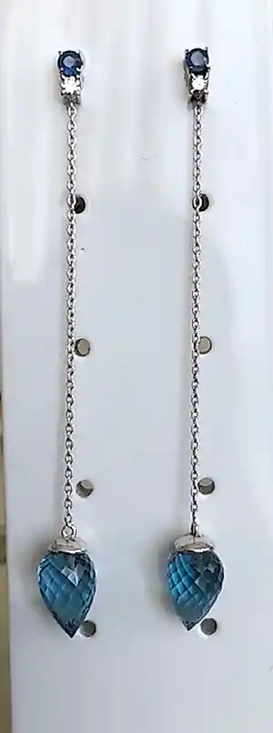 Buy 18-karaats witgouden oorhangers met London Blue-topaas, saffier en diamanten? Bid from 550!
