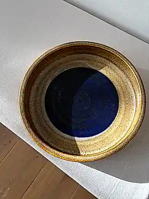 Buy Potterij Zaalberg - Prachtige vintage Zaalberg aardewerk schaal – Mid-century modern – 24,5 cm? Bid from 40!