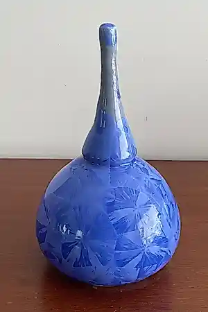Buy Niten Soer - Studio keramisch object uitgevoerd in blauw kristallijn glazuur? Bid from 20!