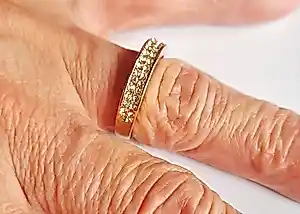 Buy Nieuwe 10-karaats goud op zilveren ring met een 32-facet geslepen bergkristal? Bid from 45!