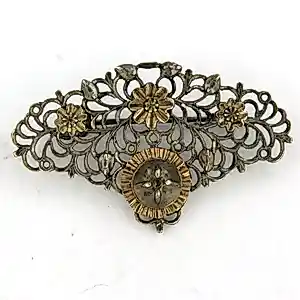 Antiek Antwerps zilveren filigraan broche met bloemmotieven en knoop ornament kaufen? Bieten Sie von 110!
