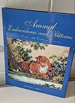 Diverse kunstenaars - Geborduurde dieren en patronen uit het 19e-eeuwse Wenen: geïllustreerd patroonboek. kaufen? Bieten Sie von 20!