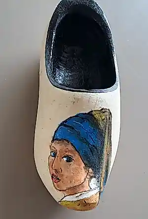 Buy Anke Peddemors - Meisje met parel op houten klomp.? Bid from 25!