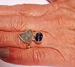 Buy Nieuwe zilveren Ring met facet geslepen kyaniet en ruwe aquamarijn? Bid from 50!