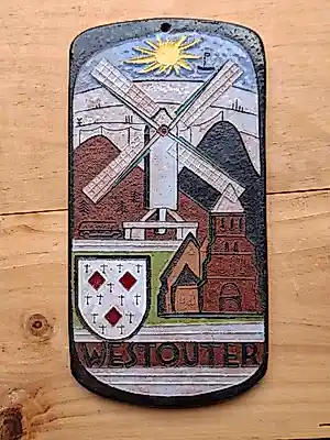 AcheterLuc De Gheus - Geglazuurde terracotta wandplaquette 'Westouter' (Heuvelland), ca. 1960-1970.? Enchérissez de 50!