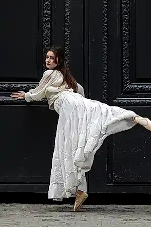 AcheterImanol Marrodán - Eine zufällige Begegnung mit einer Tänzerin auf einer Straße in Paris. Eugénie? Enchérissez de 165!