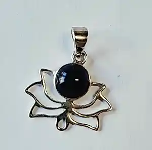 Lotus hanger gemaakt van 925 sterling zilver met een Amethis kopen? Bied vanaf 40!