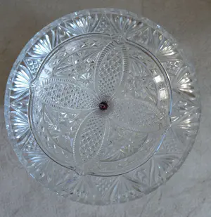 Onbekend - Glazen vaas met schaal en bronsachtige voet kopen? Bied vanaf 20!