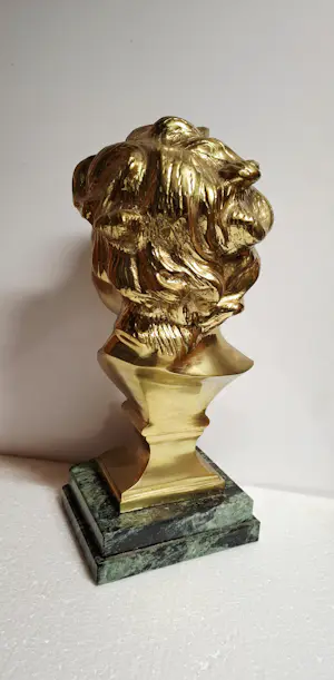 Jean-Baptiste Carpeaux - Het lachende kind. Brons met patina, glanzend en mat goud. kopen? Bied vanaf 100!