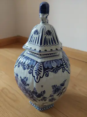 AcheterPorceleyne Fles - Delftsblauwe vazen 3 stuks handgeschilderd Royal Delft.? Enchérissez de 120!