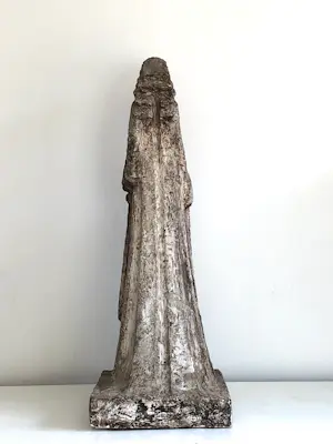 Nicolaas van der Kreek - Treurend vrouwenfiguur met bloemen kopen? Bied vanaf 300!