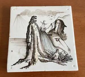 Onbekend - Hand gedecoreerde tegel met een allegorische voorstelling kopen? Bied vanaf 20!