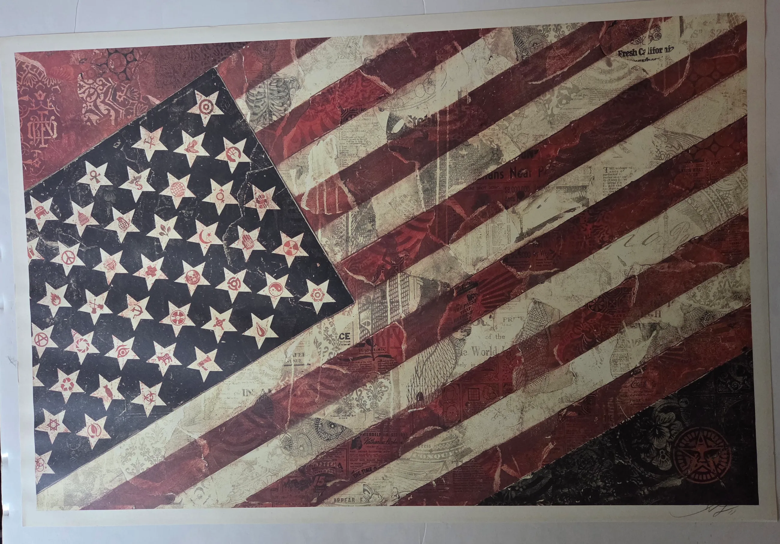 Shepard Fairey - Mayday. Vlag. kaufen? Bieten Sie von 100!