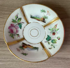 Onbekend - Kop en schotel met floraal decor kopen? Bied vanaf 20!