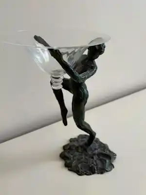 Patrick Laroche - Bronzen beeld met vaasje verkauft für € 40!