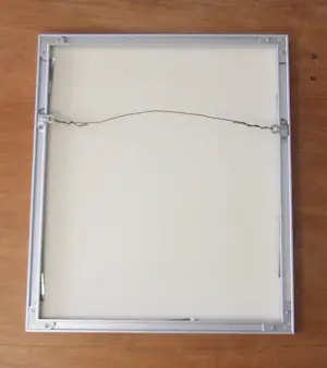 AcheterJeroen Henneman - Jeroen Henneman (1932–2025) – Knokke A'dam, 2005 Handgesigneerde ets – Eigen druk – Ingelijst? Enchérissez de 100!