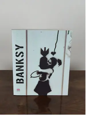Banksy - De wereld van Banksy kopen? Bied vanaf 25!