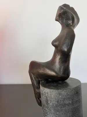 Brons (Onbekend) - Zittende vrouw kopen? Bied vanaf 150!