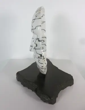 Onbekend - Sculptuur uit marmer / hardsteen, Hoofd met puzzelstukjes kopen? Bied vanaf 250!