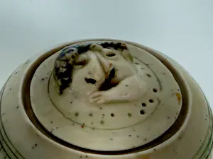 Onbekend - doosje met versierde deksel van keramiek kopen? Bied vanaf 20!