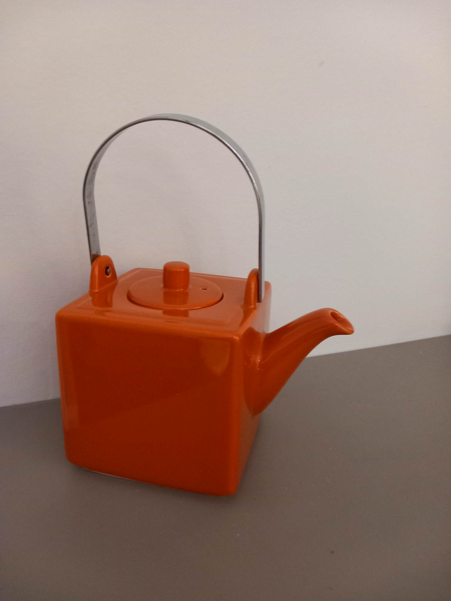 Onbekend - Theepot , vierkant en oranje kopen? Bied vanaf 20!