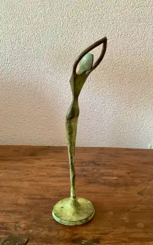 Onbekend - Gestileerd beeld van danseres, mooi groen patina vendu pour 60€ !