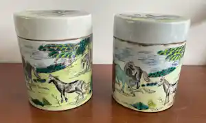 Onbekend - Twee Kantonese 19e eeuwse Qingporseleinen theebussen of gemberpotten vendu pour 25€ !