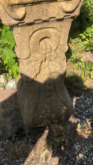 AcheterCuriosa - Zandstenen sokkel? Enchérissez de 150!