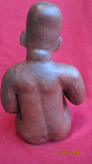 Buy Onbekend - Zittende figuur.? Bid from 50!