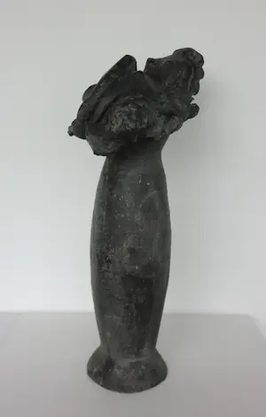 Brons (Onbekend) - Bronzen beeld (ca. 15 kg), Liggend naakt op vaas kopen? Bied vanaf 350!