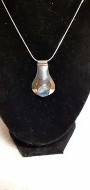 In nieuwstaat Zilveren ketting en hanger gezet met maansteen kopen? Bied vanaf 35!