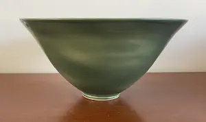 Onbekend - Grote Kunst Keramische groene kom op voet gesigneerd HS kaufen? Bieten Sie von 10!