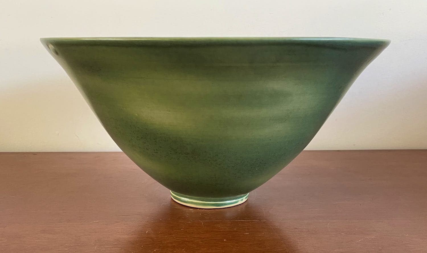 Onbekend - Grote Kunst Keramische groene kom op voet gesigneerd HS kopen? Bied vanaf 10!