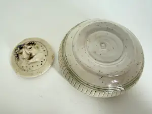 Onbekend - doosje met versierde deksel van keramiek kopen? Bied vanaf 20!