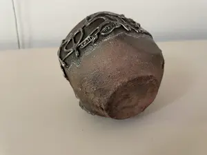 Keramiek overige - Sherman Israel - Granaatappel aardewerken vaasje met zilveren .925 decoratie kopen? Bied vanaf 10!