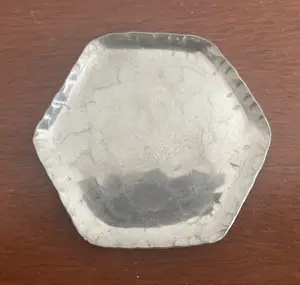 Curiosa - J.J. Davids Amsterdam - Art Deco handgehamerde zilvertinnen onderzetter set kopen? Bied vanaf 30!