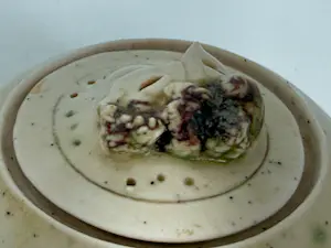 Onbekend - doosje met versierde deksel van keramiek kopen? Bied vanaf 20!