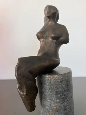 Brons (Onbekend) - Zittende vrouw kopen? Bied vanaf 150!