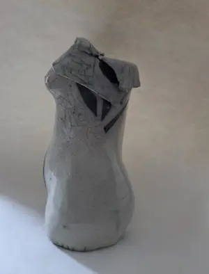 Onbekend - Vrouwen torso. Raku. kopen? Bied vanaf 20!
