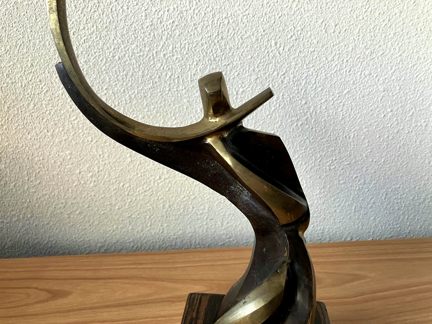 Onbekend - Zwaar massief modern bronzen beeld - 3 kg. kopen? Bied vanaf 120!