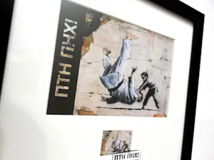 Banksy - Banksy ingelijste Maximum kaart FDC met annuleringsstempel 24.02.2023 Kiev -2023 kopen? Bied vanaf 100!