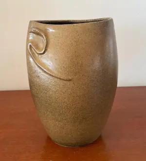 Keramiek overige - Pottenbakkerij J.R. Catharina Geldrop - Bruine studio keramische vaas kopen? Bied vanaf 10!